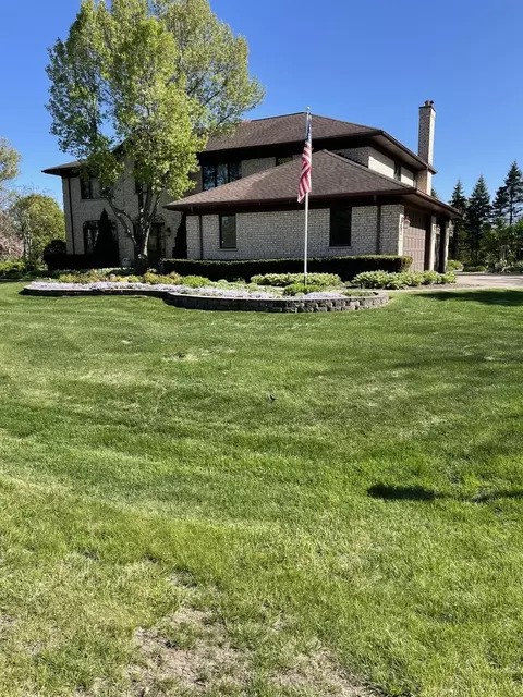 4 Whitman Ter, Hawthorn Woods, IL 60047