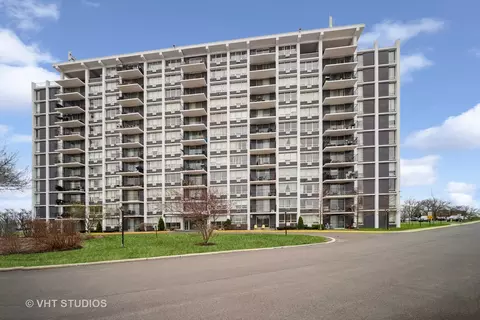 8815 Golf Rd #11D, Niles, IL 60714