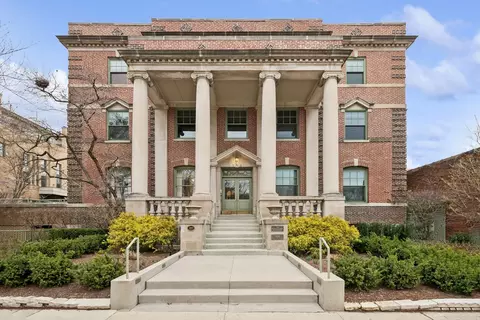 156 N Oak Park Ave #2H, Oak Park, IL 60301