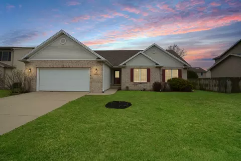 2884 Bear Claw St, Normal, IL 61761