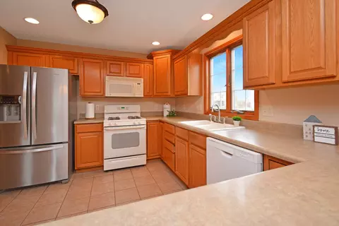 Kitchen - 2884 Bear Claw St, Normal, IL 61761 photo 5 of 14