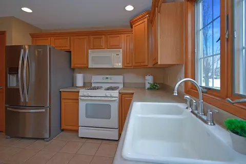 Kitchen - 2884 Bear Claw St, Normal, IL 61761 photo 13 of 14
