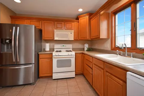 Kitchen - 2884 Bear Claw St, Normal, IL 61761 photo 6 of 14