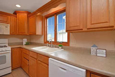 Kitchen - 2884 Bear Claw St, Normal, IL 61761 photo 10 of 14