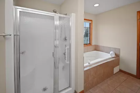 Bath - 2884 Bear Claw St, Normal, IL 61761 photo 3 of 10
