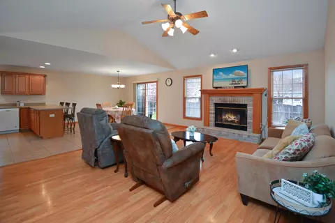 Living - 2884 Bear Claw St, Normal, IL 61761 photo 2 of 10