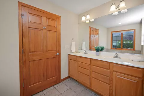 Bath - 2884 Bear Claw St, Normal, IL 61761 photo 9 of 10