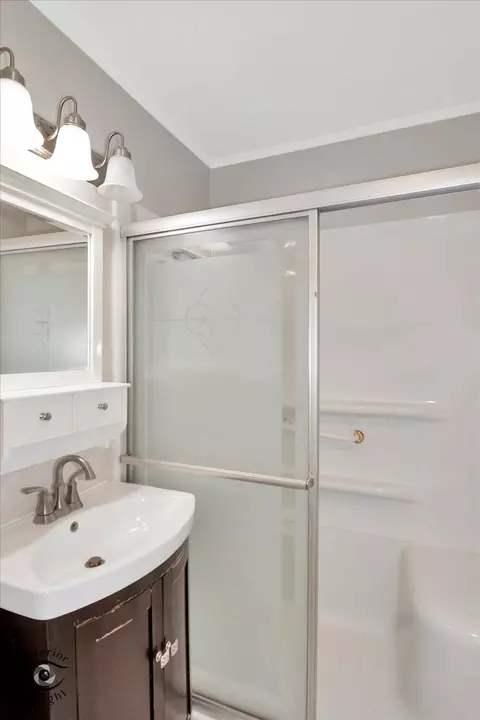 Bath - 3108 Sangamon St, Steger, IL 60475 photo 1 of 2