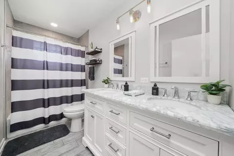 Bath - 4814 Paulsen St, Mchenry, IL 60051 photo 1 of 3