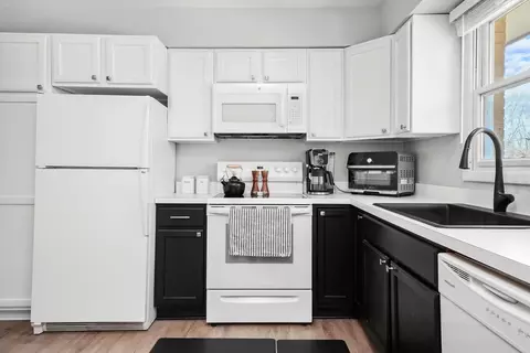 Kitchen - 4814 Paulsen St, Mchenry, IL 60051 photo 4 of 5