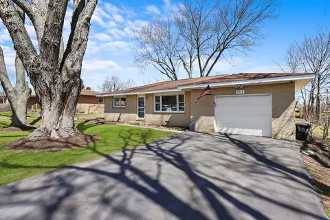 Exterior - 4814 Paulsen St, Mchenry, IL 60051 photo 2 of 8