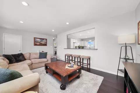 Living - 4814 Paulsen St, Mchenry, IL 60051 photo 2 of 2