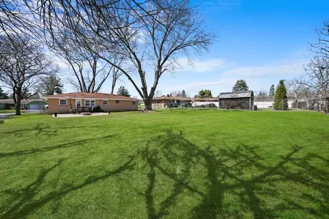 Exterior - 4814 Paulsen St, Mchenry, IL 60051 photo 7 of 8