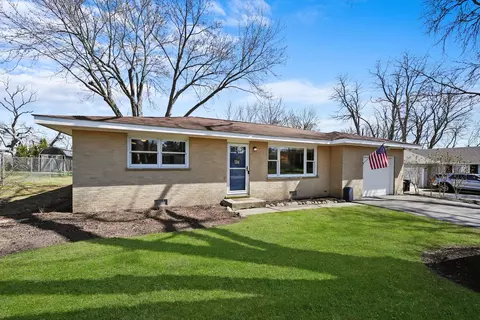 Exterior - 4814 Paulsen St, Mchenry, IL 60051 photo 3 of 8