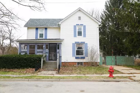 302 S East St, Earlville, IL 60518