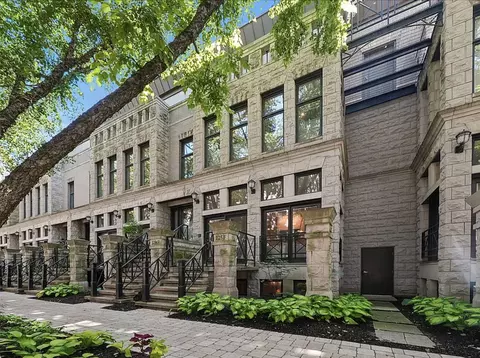 125 W Oak St #F, Chicago, IL 60610