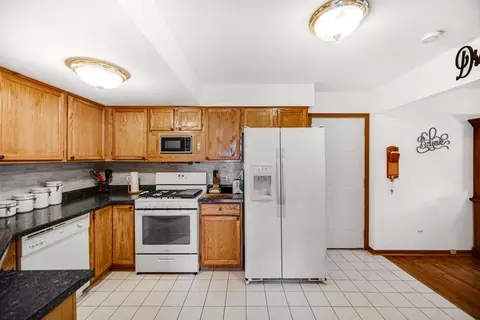 Kitchen - 5606 W Von Ave #A, Monee, IL 60449 photo 2 of 5