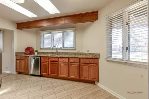 1780 Pebble Beach Dr, Hoffman Estates, IL 60169 photo 10