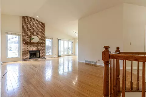 1780 Pebble Beach Dr, Hoffman Estates, IL 60169 photo 5