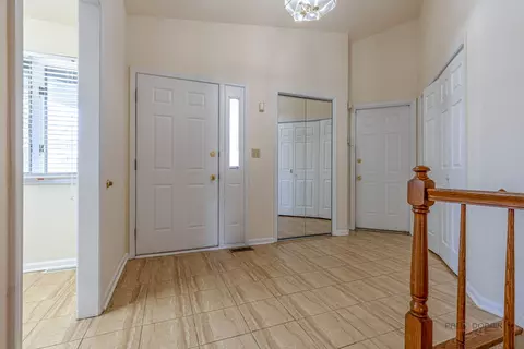 1780 Pebble Beach Dr, Hoffman Estates, IL 60169 photo 12
