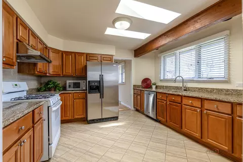 1780 Pebble Beach Dr, Hoffman Estates, IL 60169 photo 9