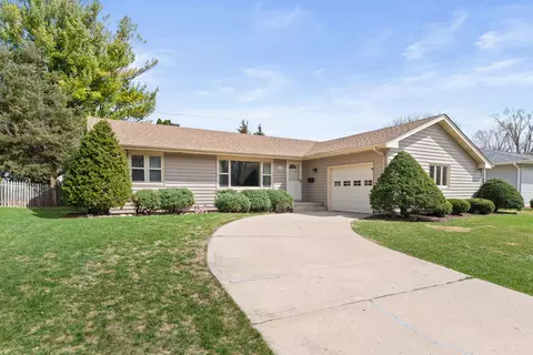806 S 9th Ave, Saint Charles, IL 60174