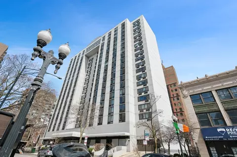 1221 N Dearborn St #1203S, Chicago, IL 60610