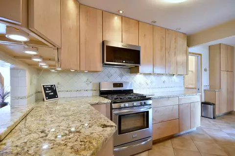 Kitchen - 1144 Modaff Rd, Naperville, IL 60540 photo 3 of 5