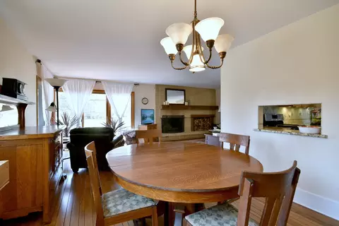 Dining - 1144 Modaff Rd, Naperville, IL 60540 photo 4 of 4