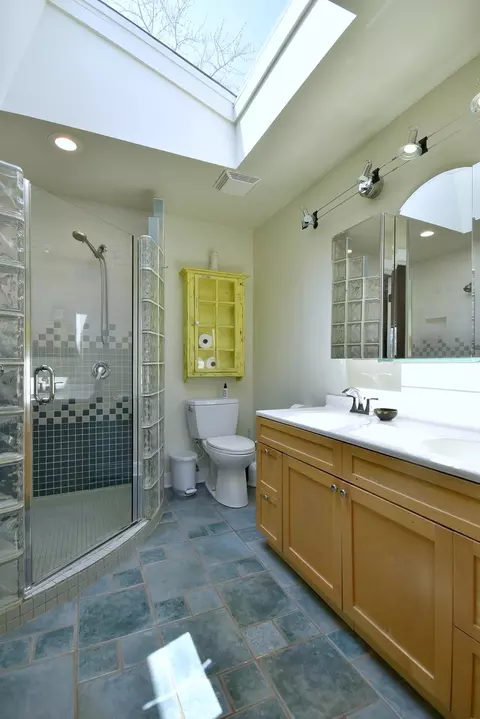 Bath - 1144 Modaff Rd, Naperville, IL 60540 photo 4 of 5