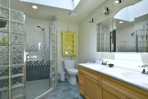 Bath - 1144 Modaff Rd, Naperville, IL 60540 photo 5 of 5
