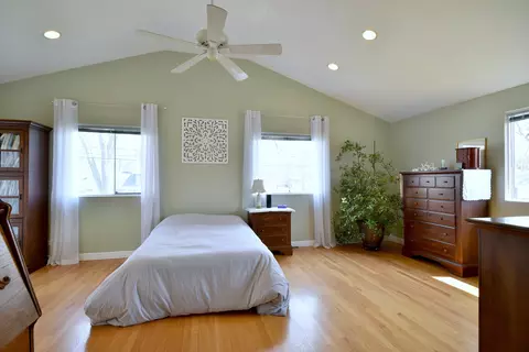 Bedroom - 1144 Modaff Rd, Naperville, IL 60540 photo 6 of 10