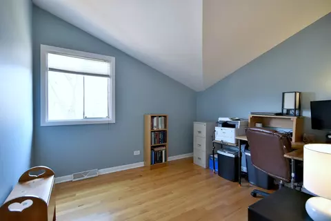 Bedroom - 1144 Modaff Rd, Naperville, IL 60540 photo 5 of 10