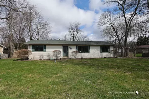 25098 W Forest Dr, Lake Villa, IL 60046