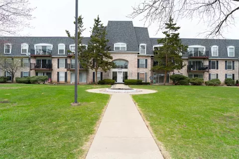 5200 Carriageway Dr #324, Rolling Meadows, IL 60008
