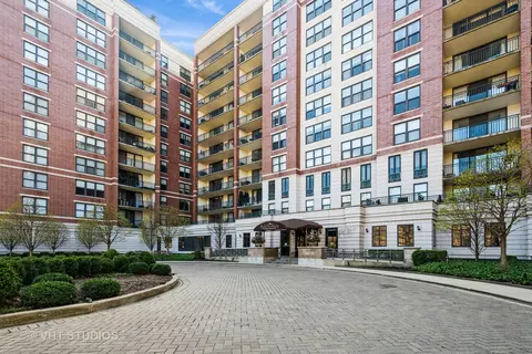 55 W Delaware Pl #720, Chicago, IL 60610