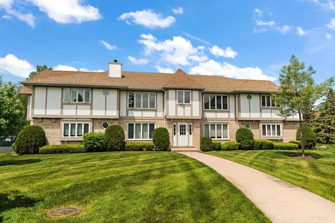 5 Saint Moritz Dr #101, Palos Park, IL 60464