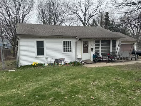 229 S Hadsall St, Genoa, IL 60135