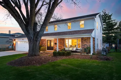 69 S Parkway Dr, Naperville, IL 60540