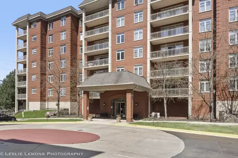 8400 Callie Ave #402, Morton Grove, IL 60053