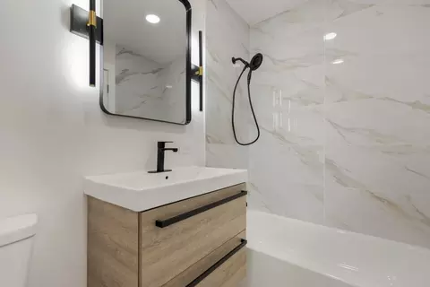 Bath - 8884 Steven Dr #2C, Des Plaines, IL 60016 photo 2 of 3