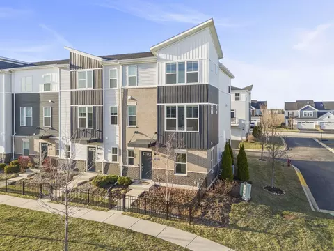 4131 Calder Ln, Aurora, IL 60504