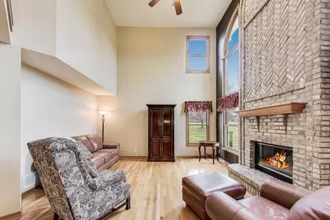 Living - 1606 Beech St, Spring Grove, IL 60081 photo 6 of 8