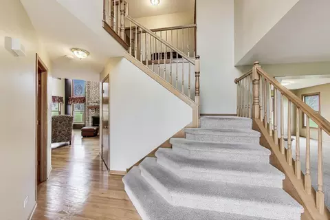 Entry Way - 1606 Beech St, Spring Grove, IL 60081 photo 1 of 3