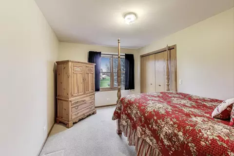 Bedroom - 1606 Beech St, Spring Grove, IL 60081 photo 5 of 6