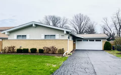 1031 S Summit Ave, Villa Park, IL 60181