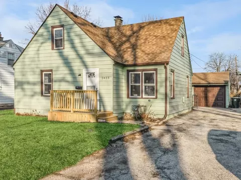 1423 Pine Grove Ave, Round Lake Beach, IL 60073