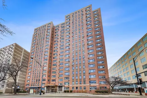 2909 N Sheridan Rd #104, Chicago, IL 60657
