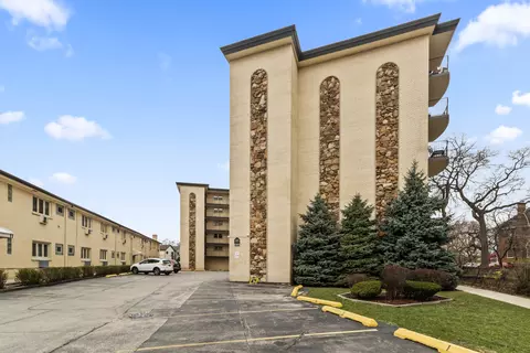 4572 N Milwaukee Ave #2B, Chicago, IL 60630