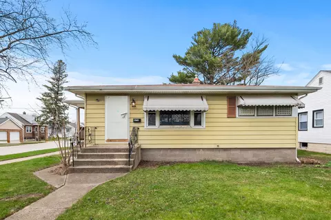 674 Memorial Dr, Calumet City, IL 60409
